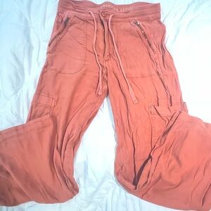 American Eagle Coral dreamy drape Cargo Pants size 6 short